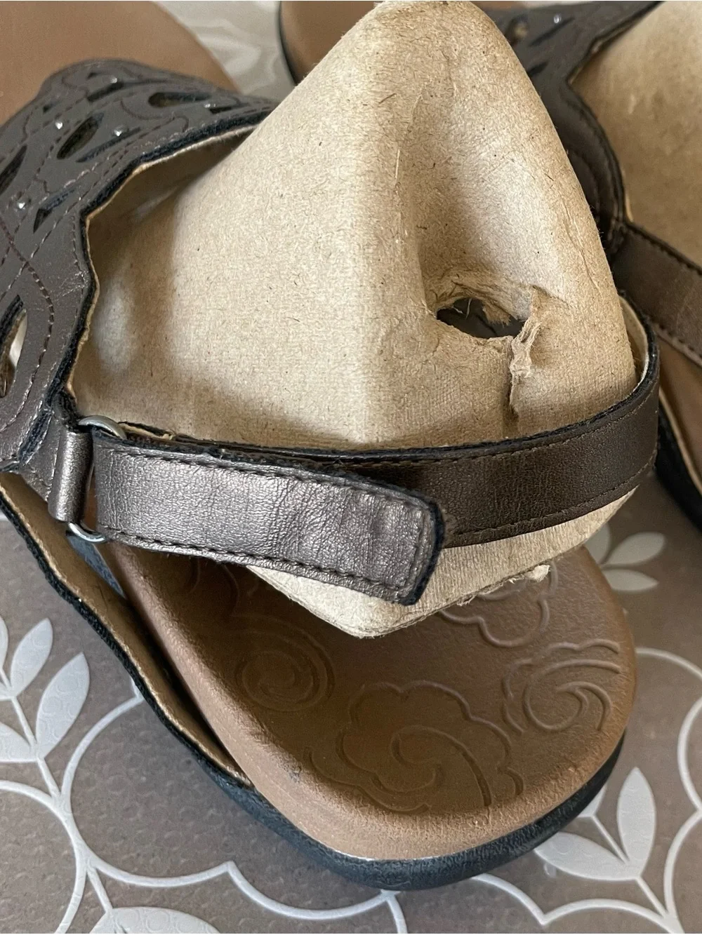 Vintage Rockport Women's Pewter Bronze Laser-Cut Toe-Post Slingback Stud Accents